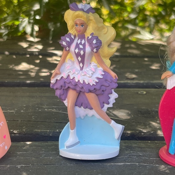 Vintage McDonald Barbies - 5 - Picture 5 of 8